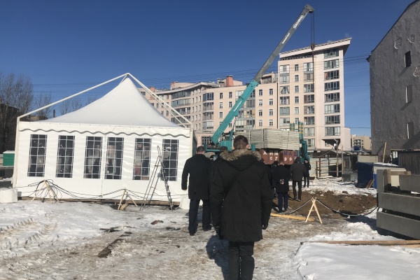 Выездное совещание на строительной площадке многоквартирного жилого дома на Лодейнопольской улице 