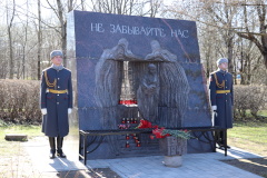 Память узников фашистских лагерей почтили в Ландшафтном парке Красного Села