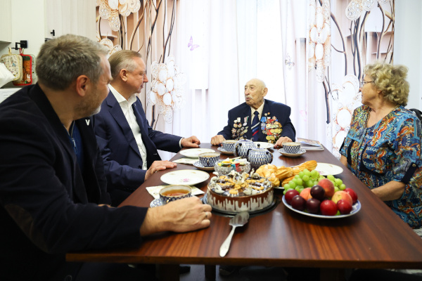 Поздравление Почётного гражданина Санкт‑Петербурга, ветерана Великой Отечественной войны Зиновия Меркина со 101-летием