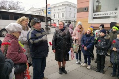 Мы, верно, не забудем никогда, как стыла в трубах невская вода…