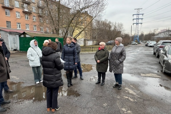 В Выборгском районе продолжаются обходы кварталов для проверки состояния благоустройства, качества уборки, общего состояния территории
