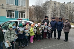 Во Фрунзенском районе для воспитанников детского сада № 120 провели практические занятия по ПДД