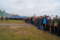 В «День призывника» молодым петербуржцам показали огневые и маневренные возможности танка Т-80