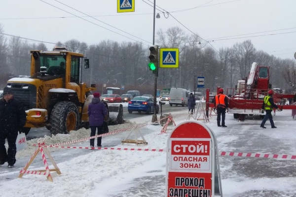 В Кировском районе активизирована уборка снега в связи с обильными снегопадами