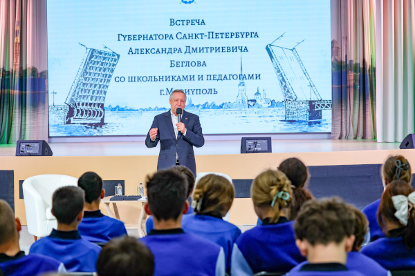 Александр Беглов посетил детский оздоровительный комплекс «Дружных» в посёлке Молодёжное