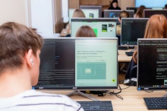 Старшеклассники научились создавать веб-сайты и чат-боты в Телеграм