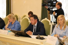 Валерий Москаленко представил депутатам ЗакСа итоги социально-экономического развития города в 2020 году и прогноз на 2021-2022 года