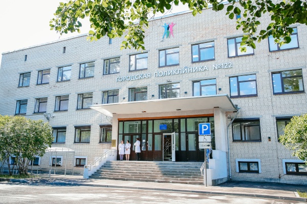 В Петергофе после капитального ремонта открылась детская поликлиника (ул. Аврова, 19)