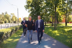 Глава района проинспектировал ремонт объектов на территории Петергофа