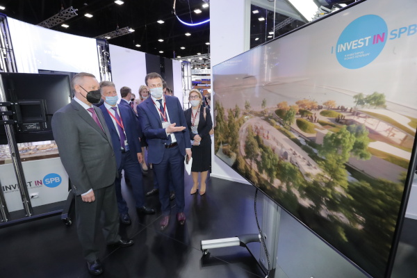 Осмотр экспозиции Санкт‑Петербурга на ПМЭФ-2021