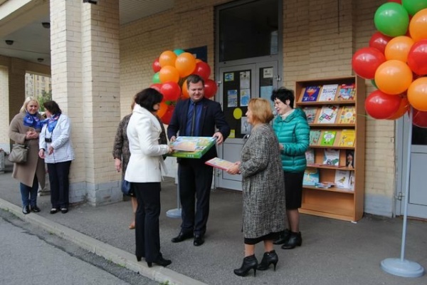 Уличный праздник «С книжкой – к новым знаниям!» прошел в Невском районе