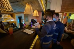 За несоблюдение противоэпидемических мер временно остановлена работа ресторана в центре Петербурга
