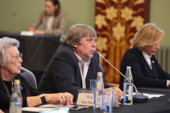 Александр Беглов: Правительство Петербурга проработает вопрос введения отдельной целевой строки в бюджете города для реставрации предметов из музейных фондов