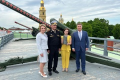 В День социального работника присуждена премия Правительства Санкт‑Петербурга «Лучший работник учреждения социального обслуживания населения» сотруднику Центра социальной реабилитации инвалидов и детей-инвалидов Калининского района - Винокуровой Ларисе Федоровне.