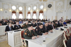 В Смольном подвели промежуточные итоги весенне-летней призывной кампании