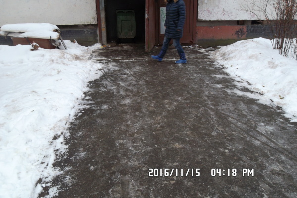 За прошедшие сутки на улицах района трудилось более 150 дворников