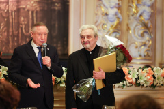 Александр Беглов поздравил с 75-летием художественного руководителя и основателя Театра «Санктъ-Петербургъ Опера» Юрия Александрова