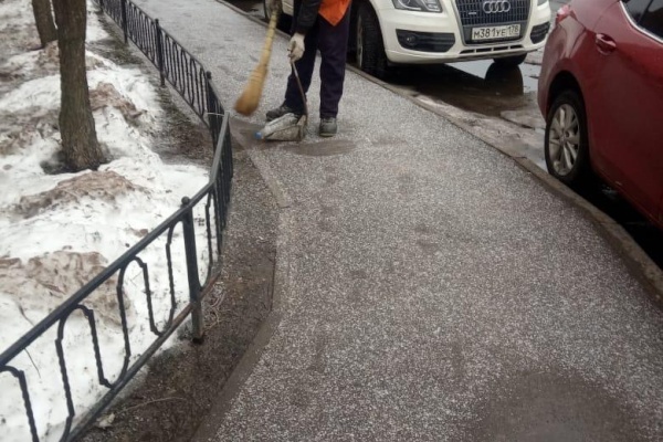 Во Фрунзенском районе не прекращаются работы по очистке улиц и ликвидации последствий снегопада