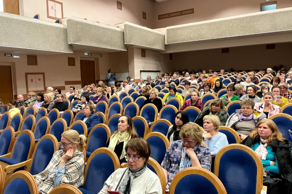 6 апреля в Красносельском районе прошло совещание по вопросам организации социального питания.