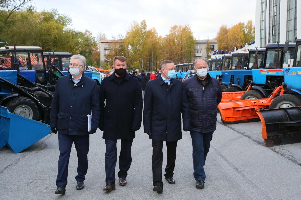 Губернатор проверил готовность уборочной техники Калининского района к зимнему сезону