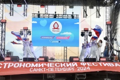 Александр Беглов открыл Гастрономический фестиваль в Парке 300-летия Санкт‑Петербурга