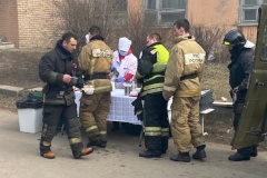 Администрацией района организовано горячее питание  для  сотрудников  МЧС на месте пожара