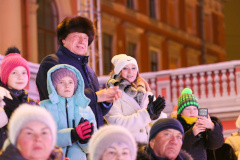 Александр Беглов посетил каток на Конюшенной площади