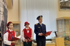 Школьники посвятили выставку теме профессий