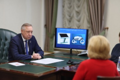 Александр Беглов поручил оснастить передовым интерактивным оборудованием «Серебряный центр» в Калининском районе