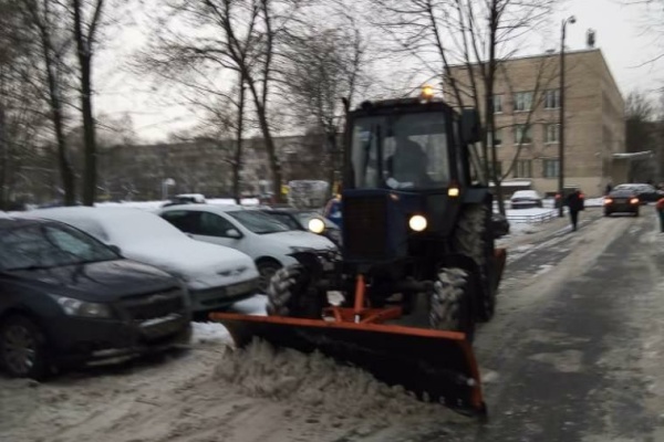 В период снегопада коммунальные службы Невского района переходят в усиленный режим работы