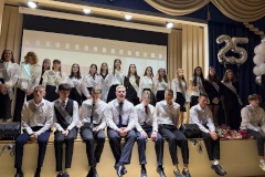 В Петродворцовом районе прозвучал последний звонок