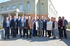 Аллея муниципалитетов у здания ЗАГСа