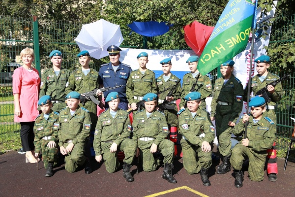 В Кировском районе прошел уличный праздник ко Дню Флага