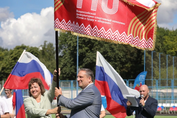 Церемония передачи знамени ГТО из Московского в Центральный район