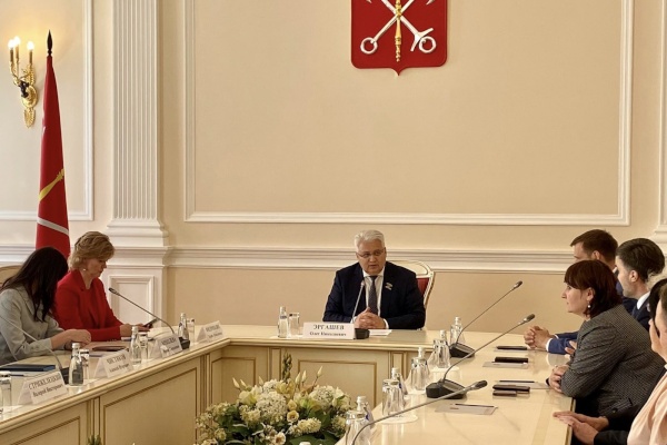 Вручение благодарственных писем делегатам культурно-деловой миссии в Республику Таджикистан