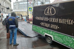 Личный прием граждан помог сотрудникам Комитета закрыть нелегальную торговую точку у «Владимирской»