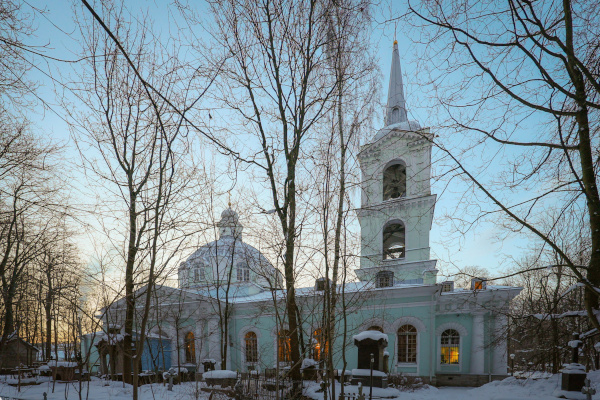 Александр Беглов принял участие в богослужении в храме Смоленской иконы Божией Матери на Васильевском острове