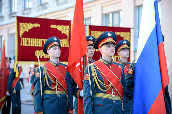Бессмертный полк по Каменноостровскому проспекту