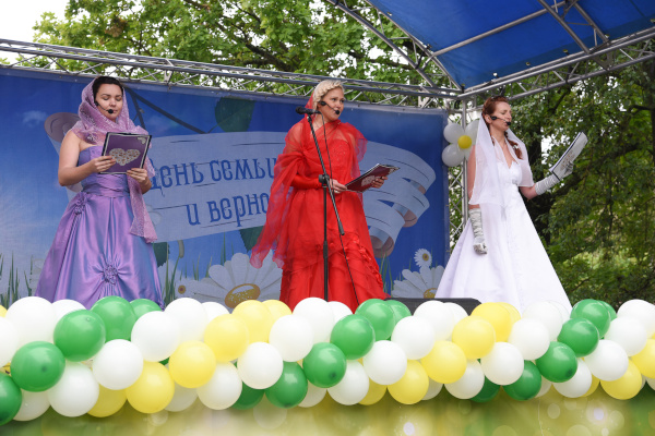 В Андреевском саду состоялся районный праздник «Семья – любви великой царство»