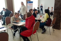 Более 2500 рабочих мест предлагают соискателям на открывшейся в Петербурге Ярмарке вакансий