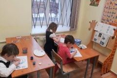 В Центре социальной помощи семье и детям прошло занятие «Сказочная гжель»