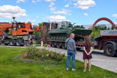 Боевая машина пехоты установлена в парке Боевого братства