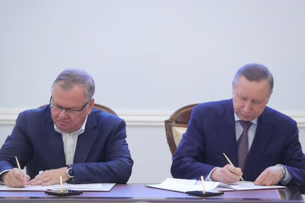 Губернатор Александр Беглов и президент – председатель правления банка ВТБ Андрей Костин подписали дорожную карту по строительству южной площадки инфекционной больницы имени Боткина