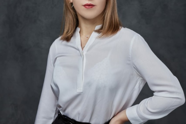 Выпускница 517 школы Екатерина Ильина  написала ЕГЭ по русскому языку на 100 баллов