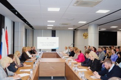 На заседании Совета по улучшению качества жизни при Губернаторе Санкт‑Петербурга обсудили региональные программы поддержки семьи