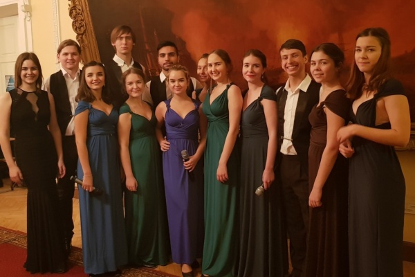 Ансамбль вокала Центра творчества и образования Фрунзенского района выступил на Молодёжном морском балу