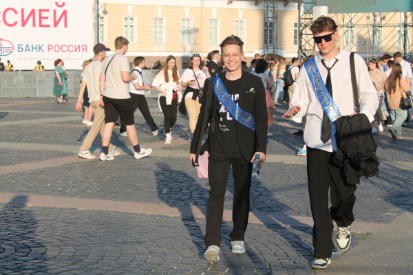 Вот и отгремел самый яркий праздник для выпускников школ - Алые паруса!