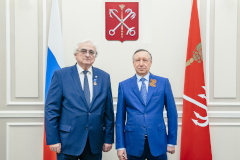 Александр Беглов поздравил Юрия Щербука с юбилеем и вручил Почетный знак «За заслуги перед Санкт Петербургом»