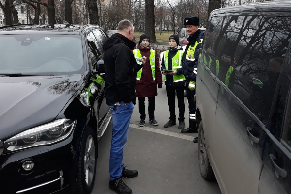 Юные инспекторы проверили безопасность дорожного движения в Пушкине