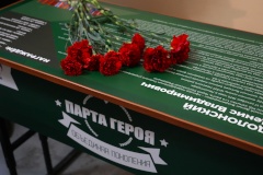 В школе №337 открыли "Парту Героя" имени Дениса Долонского